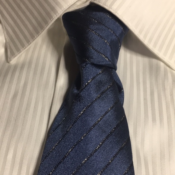 Strellson- blue will grey thin diagonal stripes tie. Italian made 100% silk. - Picture 7 of 9